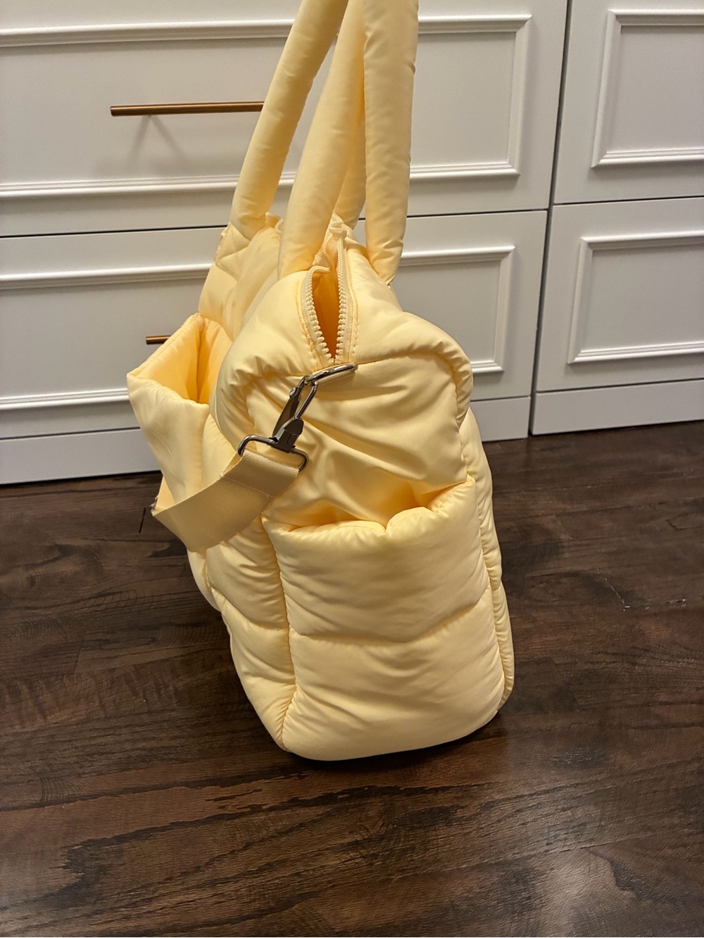 NWOT Wilo The Label yellow large puffer weekender gym bag - Picture 3 of 7